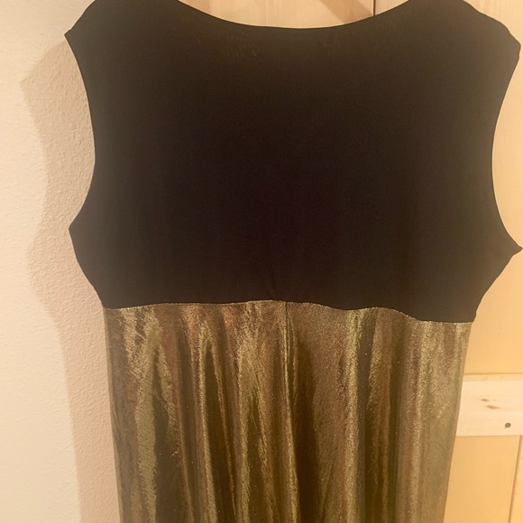 Black and Gold Dress - Picture 2 of 3